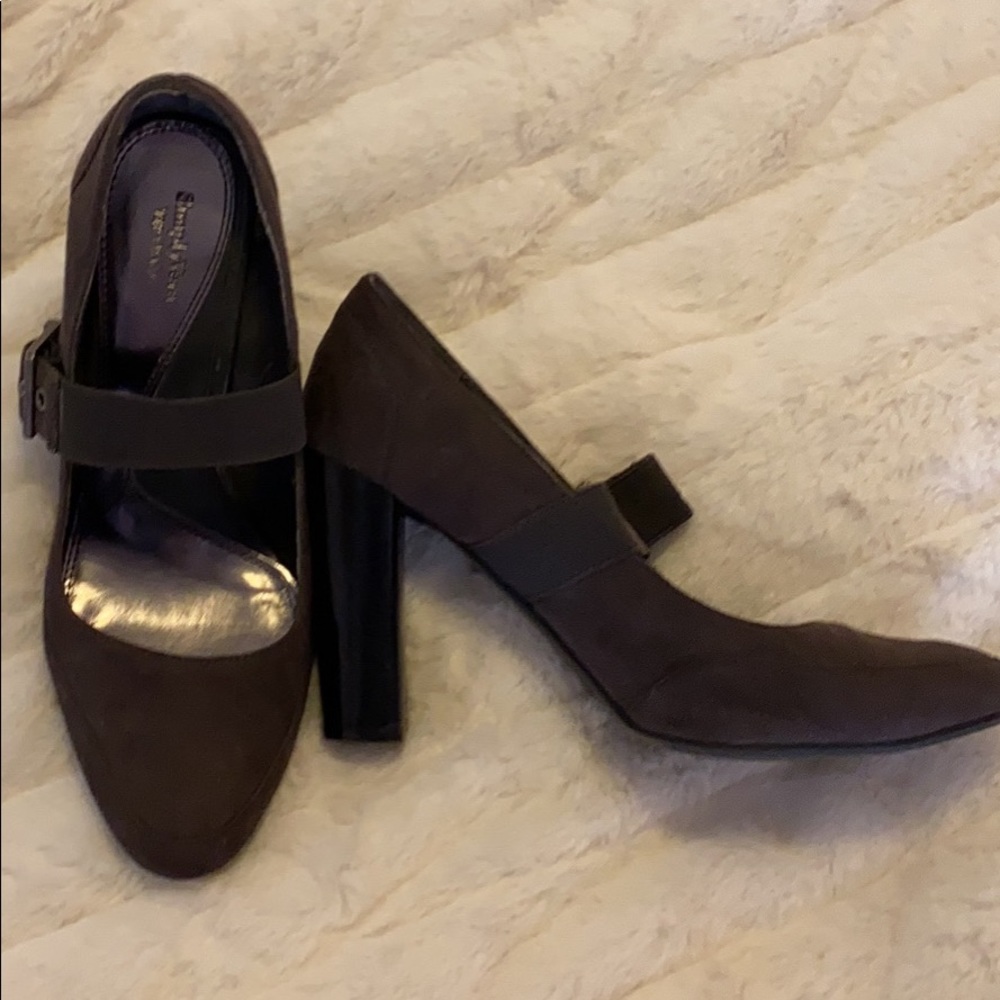 Vera Wang gray heel pumps size 8